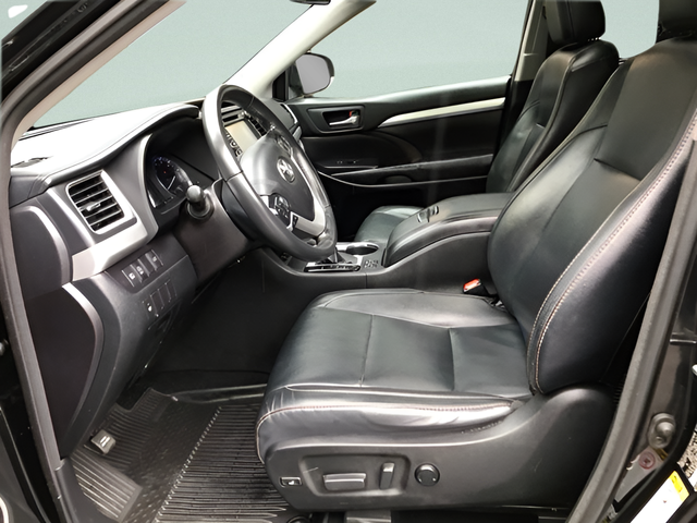 Used 2018 Black Toyota XLE image 15
