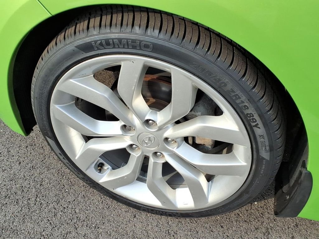 Used 2012 Electrolyte Green Hyundai Base image 16