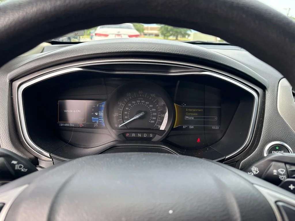 Used 2019 Silver Ford SE image 23