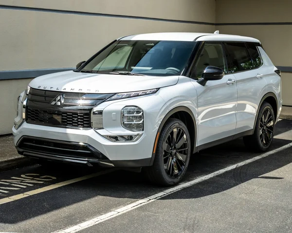 2026 Mitsubishi Outlander LE