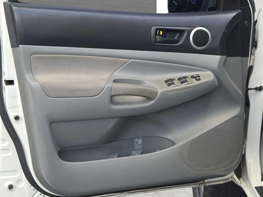Used 2007 White Toyota PreRunner image 19
