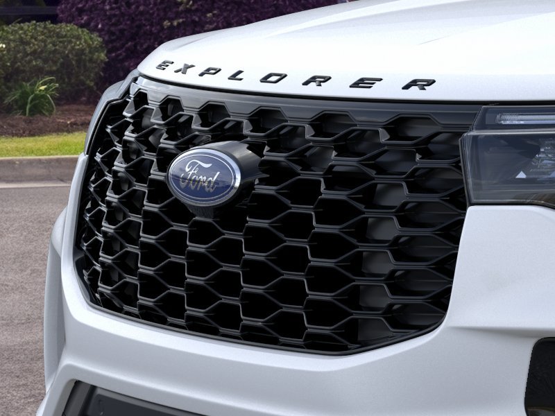 New 2026 Star White Metallic Tri-Coat Ford ST-Line image 17