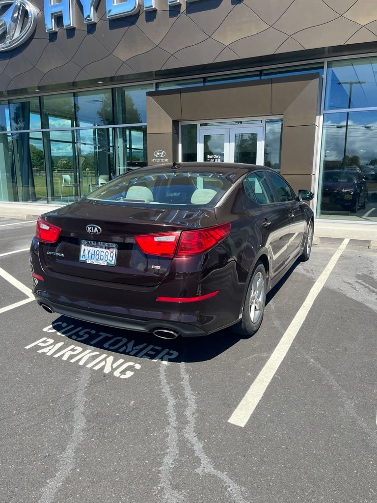 Used 2014 Red Kia LX image 5