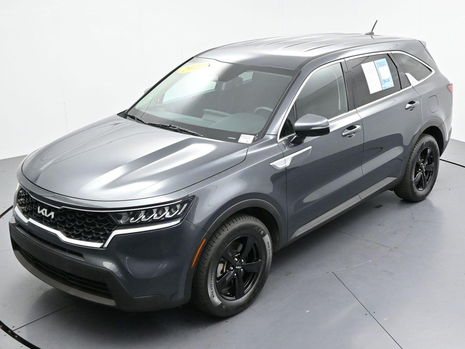 Used 2022 Gravity Gray Kia LX image 34