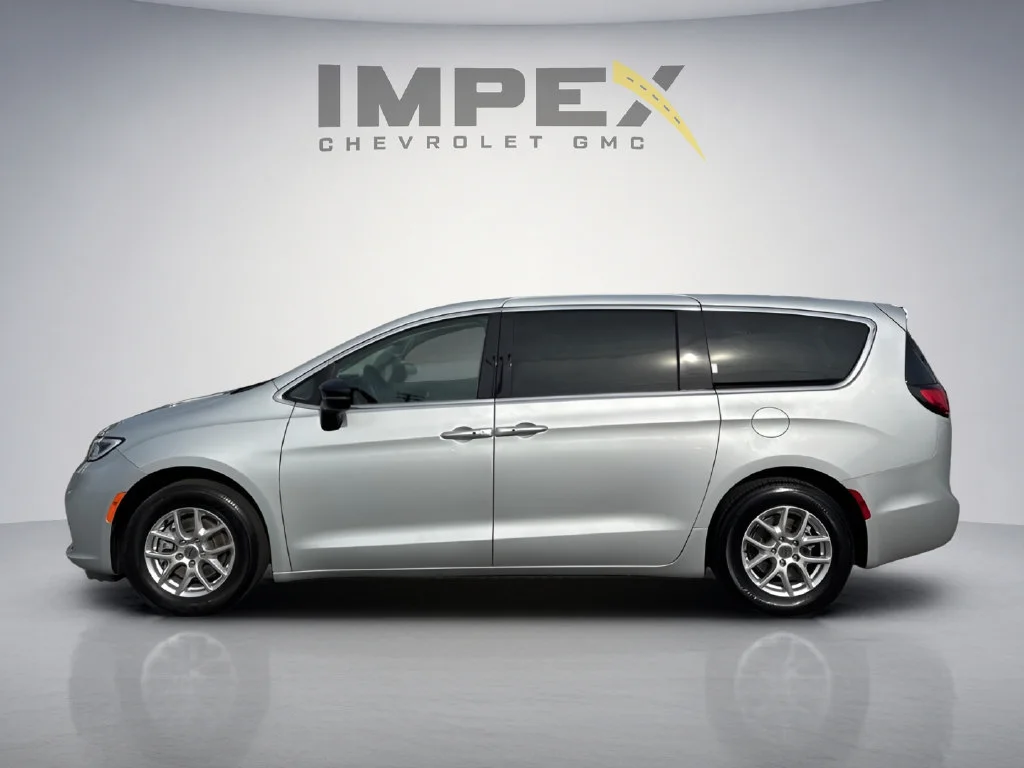 Used 2024 Silver Chrysler Touring L image 2