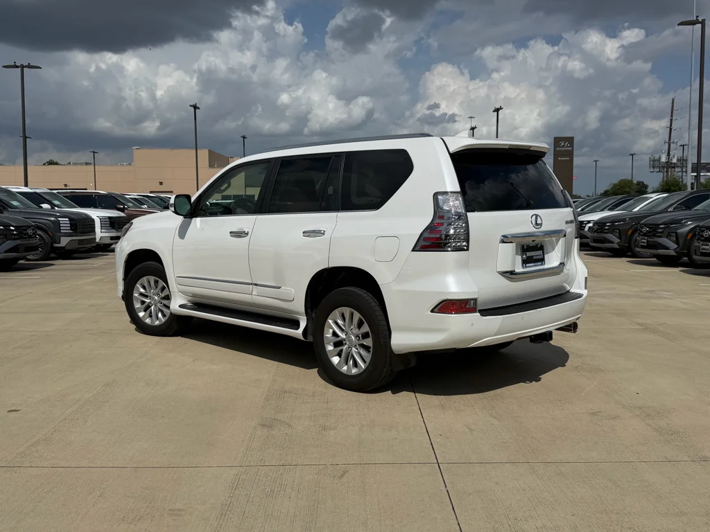Used 2019 Starfire Pearl Lexus Premium image 3
