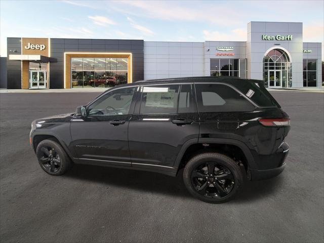 New 2026 Diamond Black Crystal Pearl-Coat Exterior Paint Jeep Limited image 8