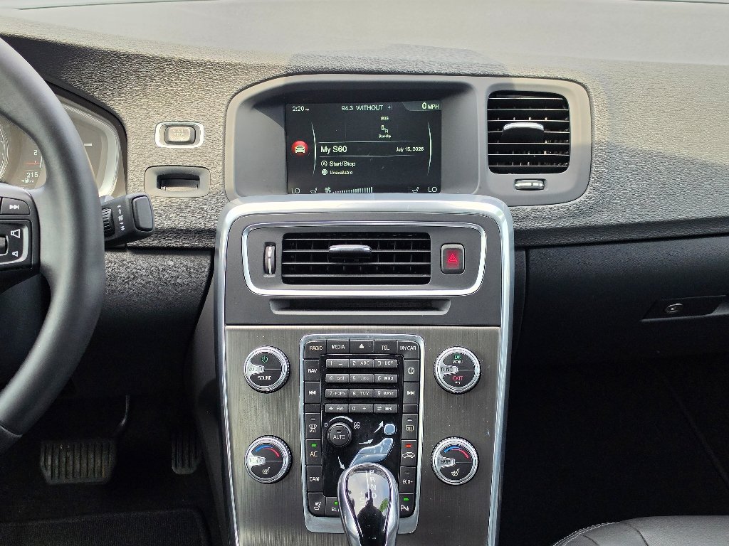 Used 2016 Silver Volvo T5 Drive-E Premier image 3
