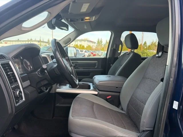 Used 2017 True Blue Pearlcoat Ram Big Horn image 30