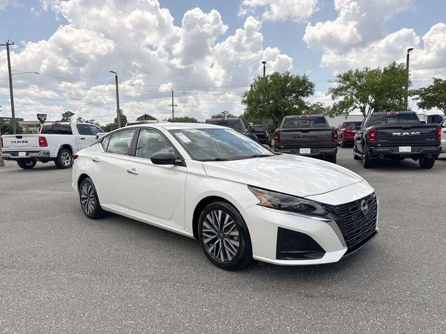 2024 Nissan Altima's photo
