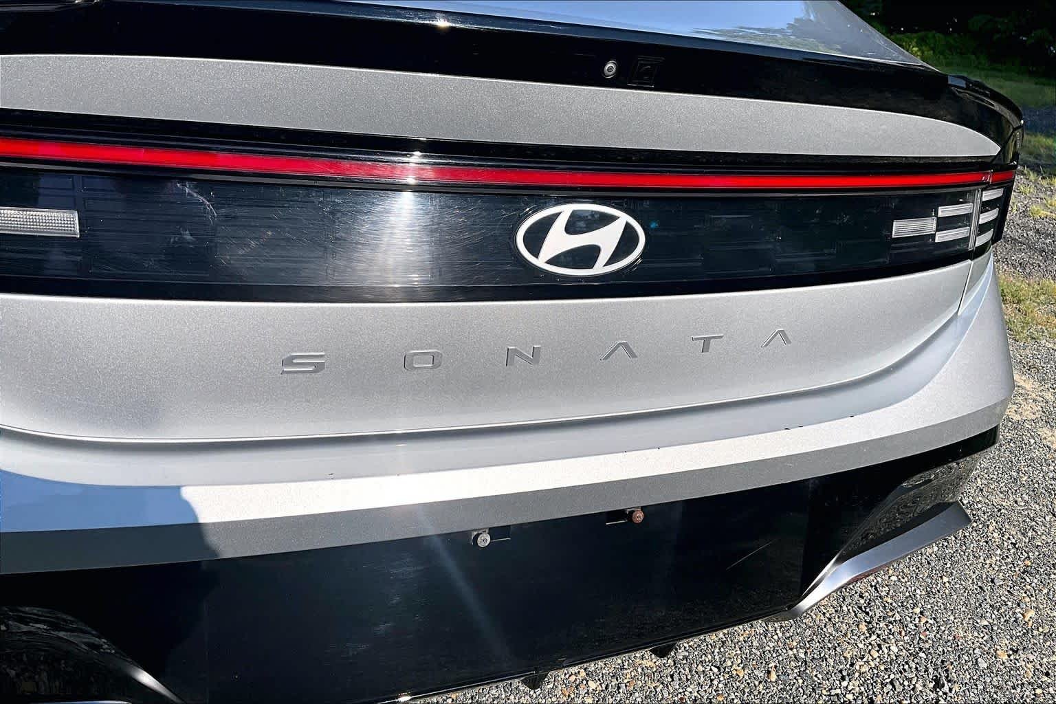 Used 2025 Aero Silver Hyundai SEL image 10