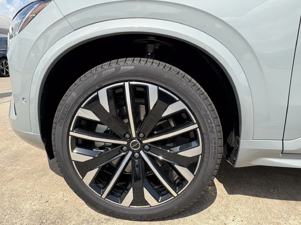 New 2026 Vapour Grey Volvo Plus image 9