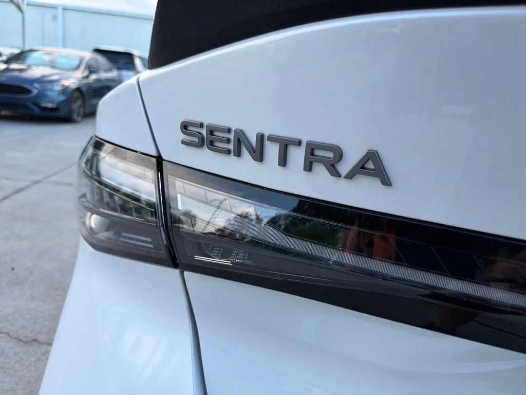 New 2026 Aspen White TriCoat / Super Black Two-tone Nissan SR image 10