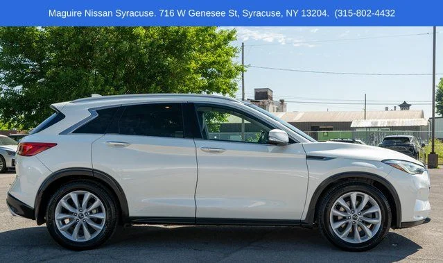 Used 2019 White INFINITI ESSENTIAL image 5
