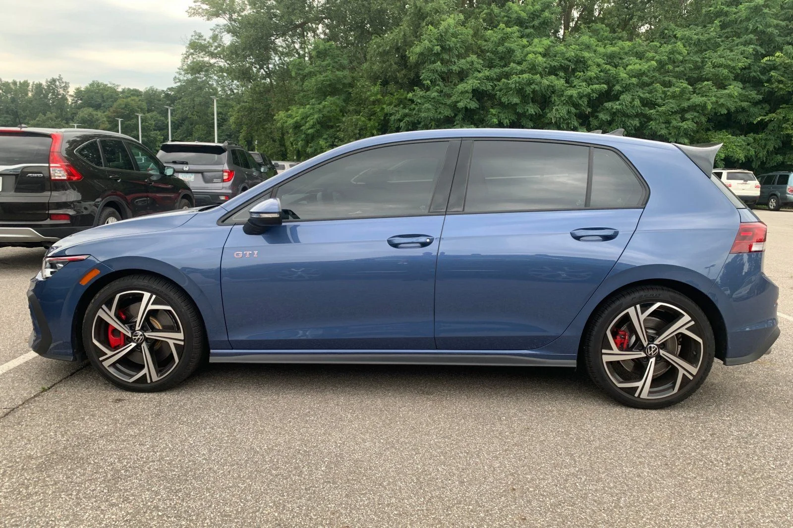 Used 2025  Volkswagen 2.0T SE image 2