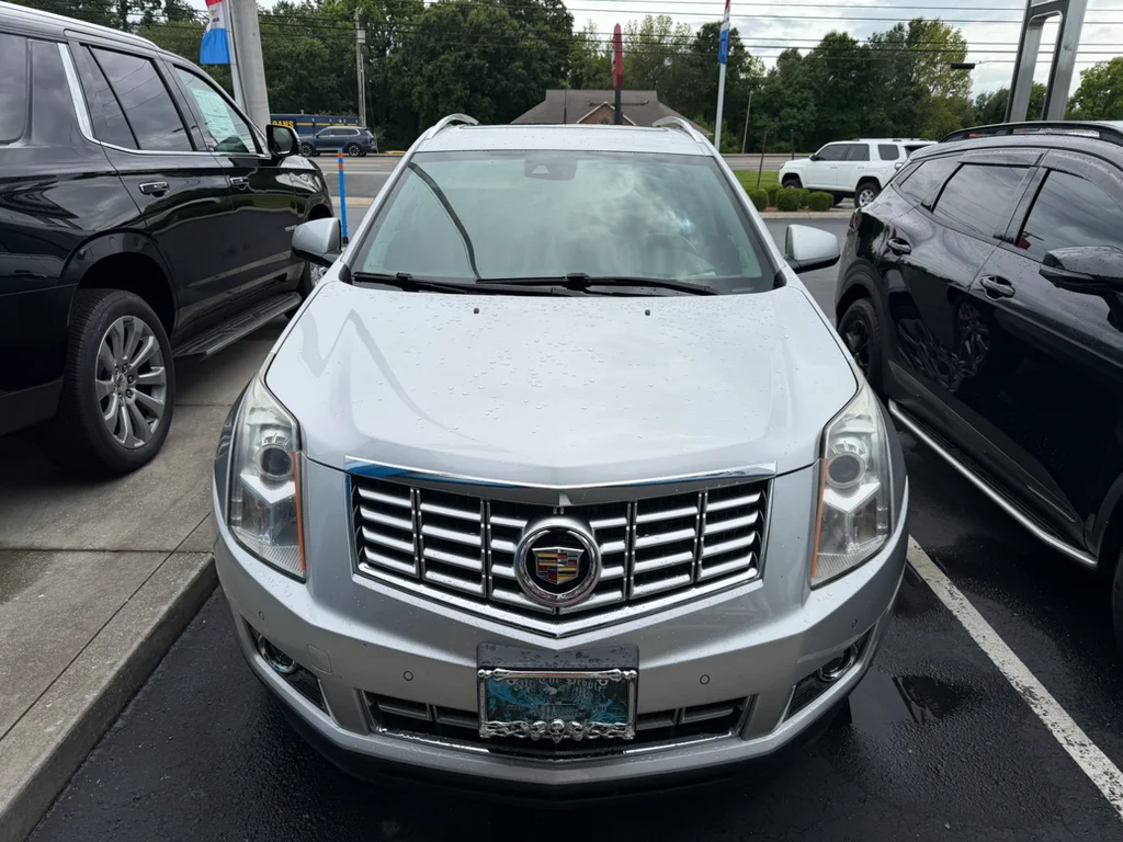 Used 2014 RADIANT SILVER METALLIC Cadillac Luxury Collection image 7