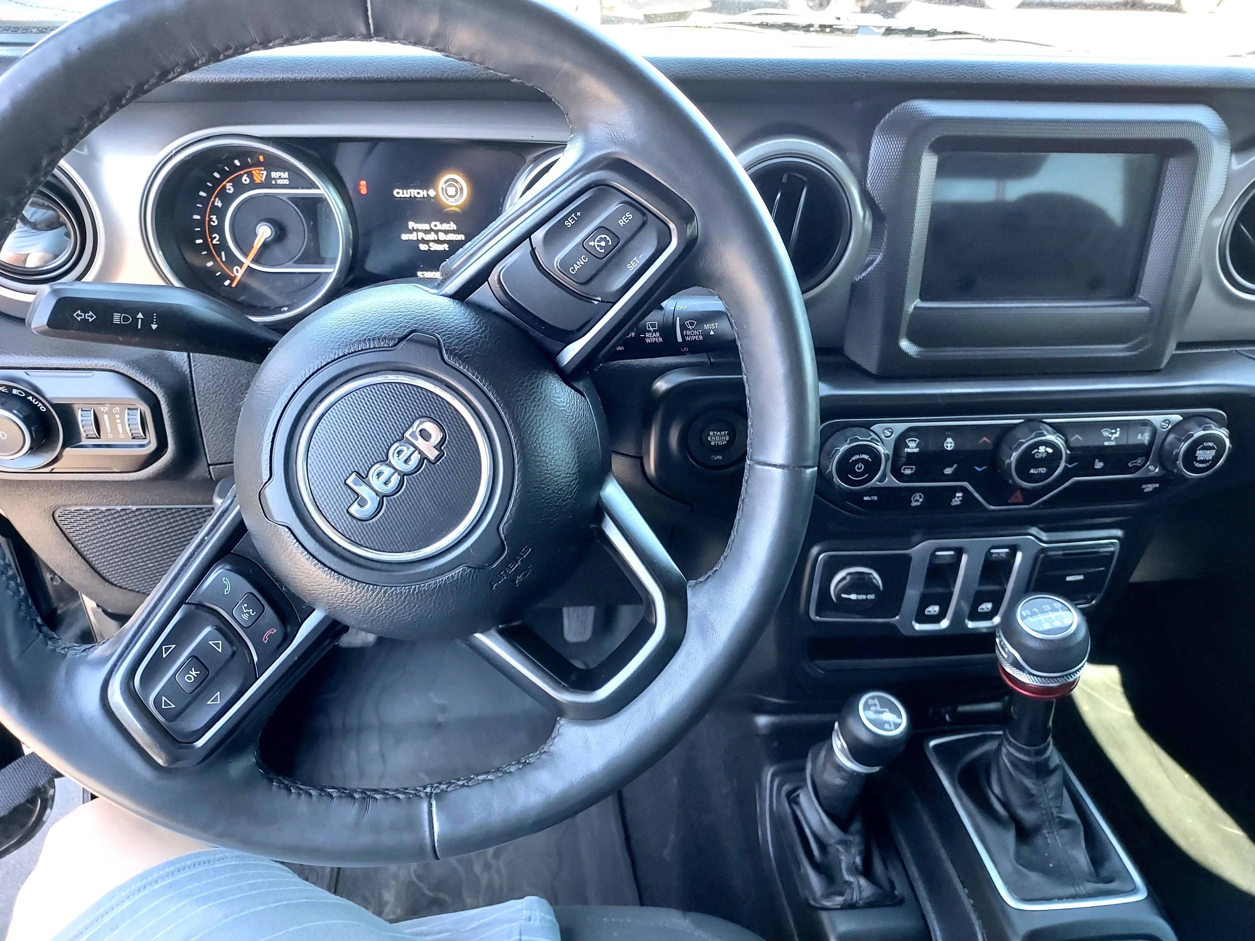 Used 2018 Black Clearcoat Jeep Sport S image 23