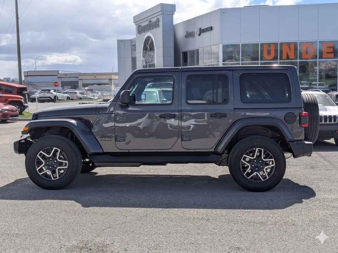 New 2026 Grey Jeep Sahara - - 4x4 - Body- Color Top - Side Steps - 2.0L Turbo - Remote Start & More! image 5