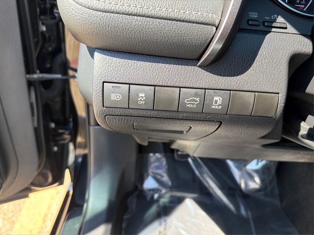Used 2019 Midnight Black Metallic Toyota SE image 19