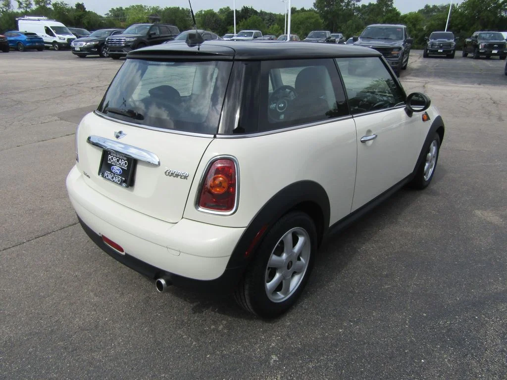 Used 2010 Pepper White MINI Base image 7