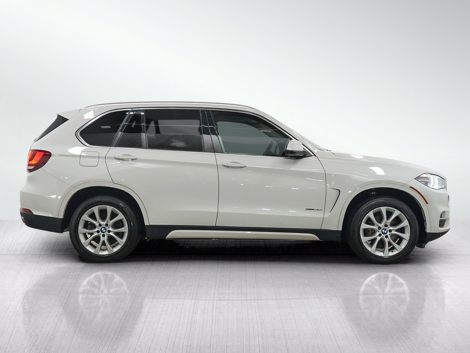 Used 2015 Alpine White BMW AWD 4dr xDrive35i image 6