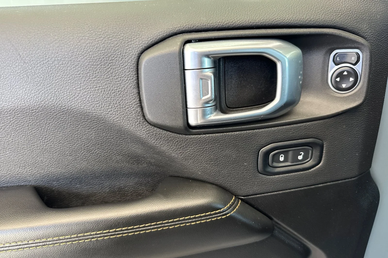 Used 2024 ANVIL CLEAR-COAT Jeep Sahara image 10