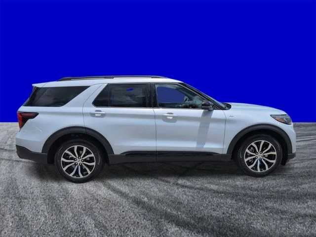 New 2026 Space White Metallic Ford ST-Line image 3