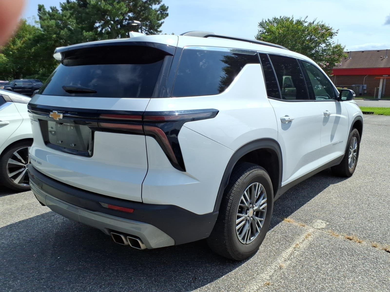 Used 2025 Summit White Chevrolet AWD LT image 3