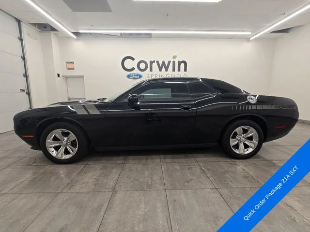 Used 2015 Pitch Black Clearcoat Dodge SXT image 2