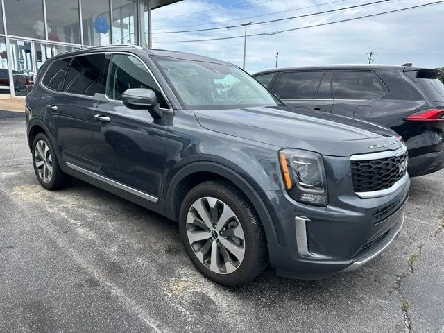 Used 2022 Gray Kia S image 1