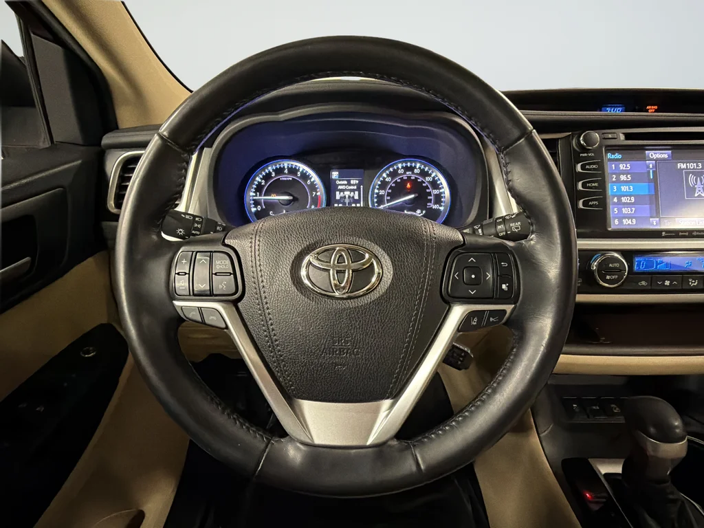 Used 2019 Red Toyota XLE image 34