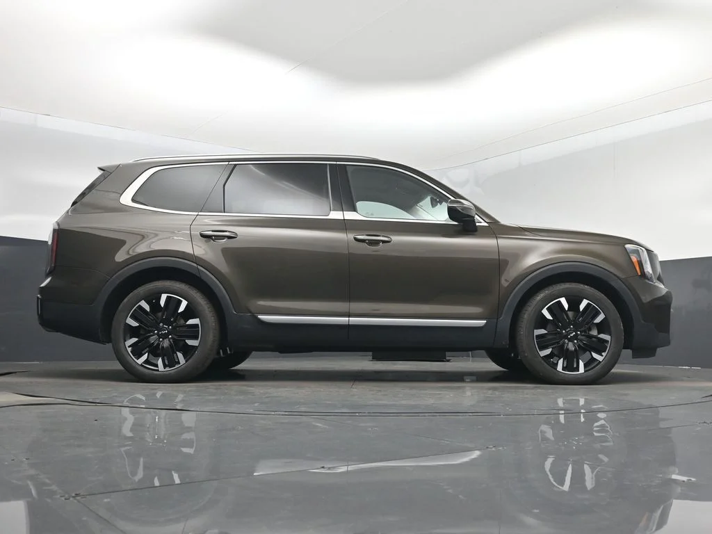 Used 2023 Green Kia SX-Prestige image 16