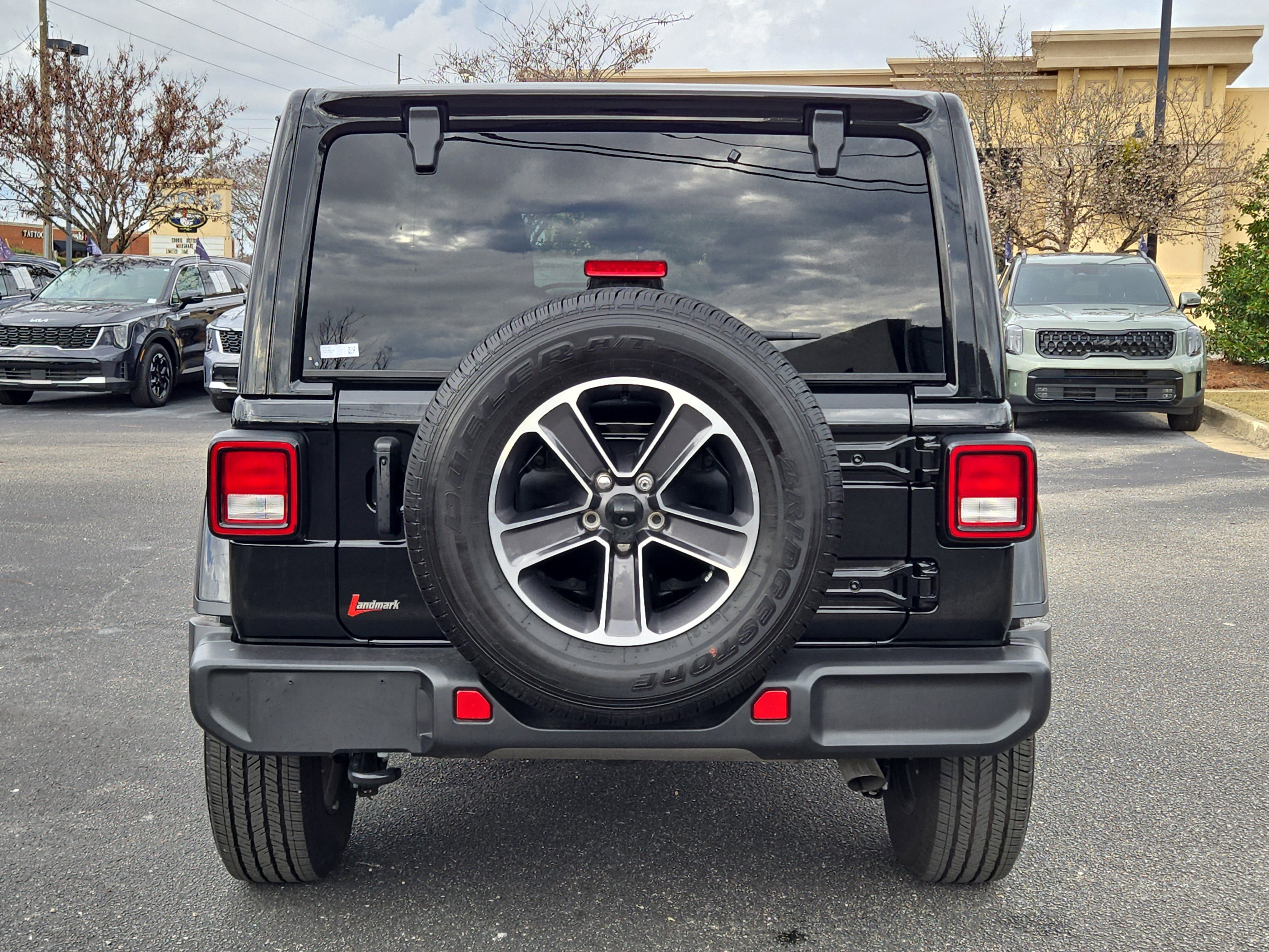 2023 Jeep Wrangler 4-Door Sahara - Photo 7