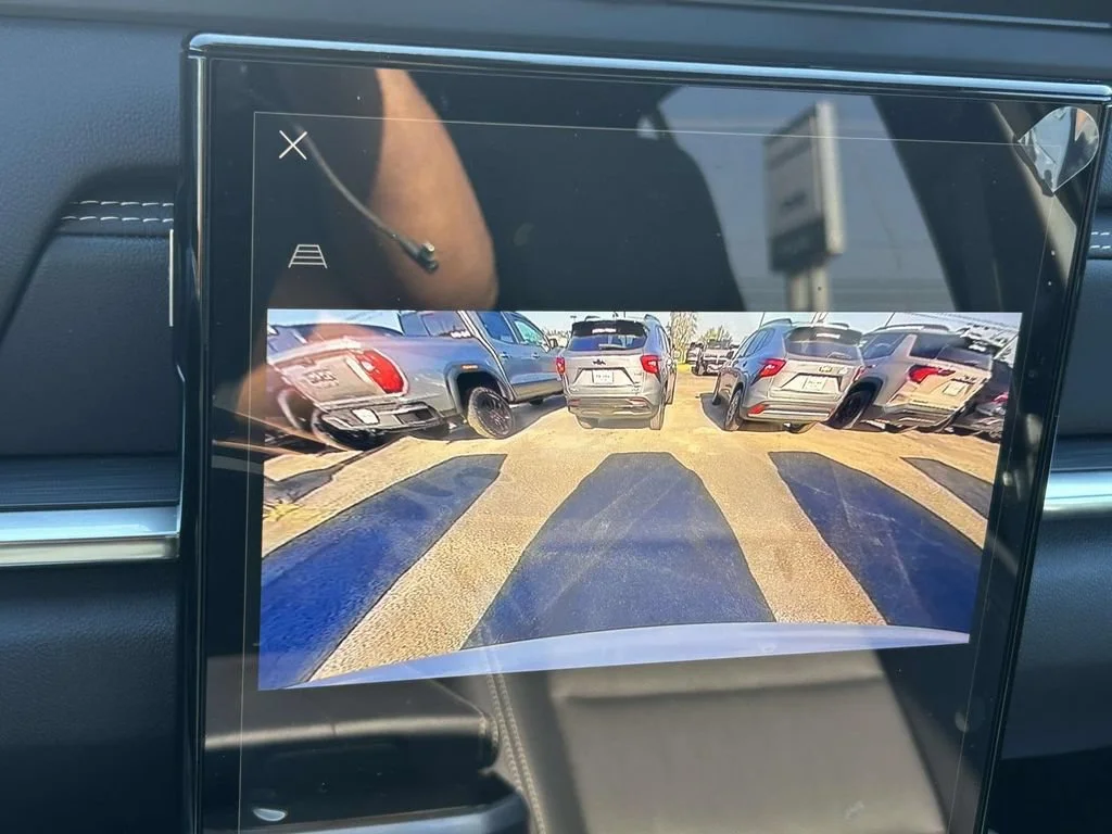 New 2027 Summit White GMC Elevation image 19