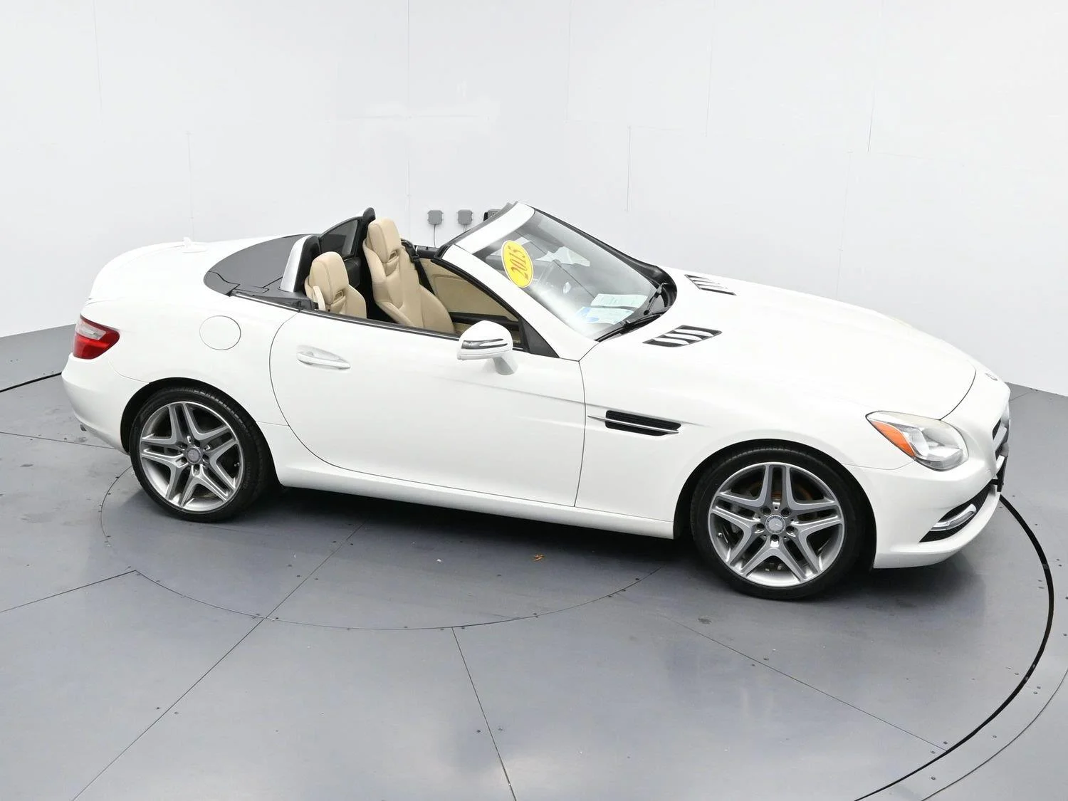 Used 2015 White Mercedes-Benz SLK 250 image 33