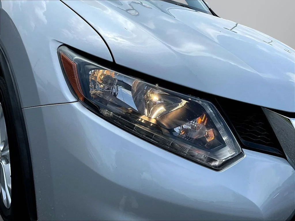Used 2016 Brilliant Silver Nissan SV image 31
