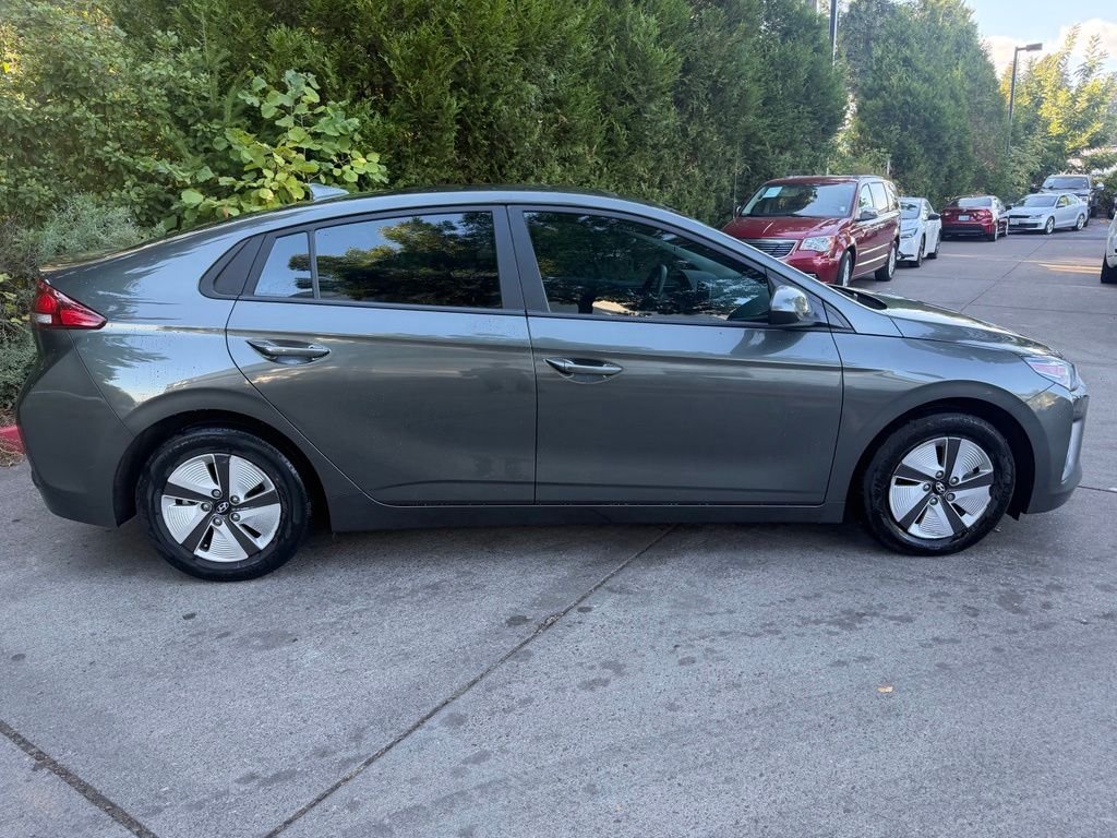 Used 2022 Amazon Gray Hyundai Blue image 2