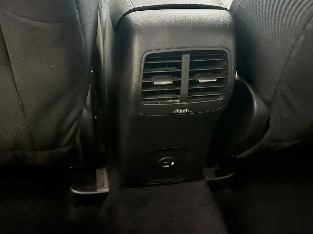 Used 2020 Black Ford SE image 28