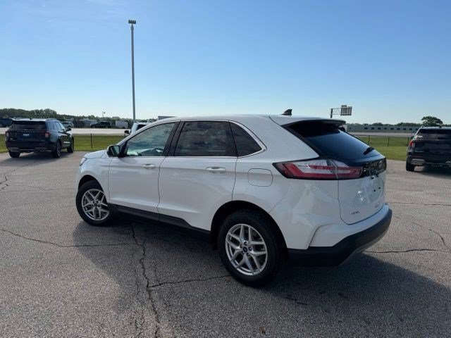 Used 2022 Star White Metallic Tri-Coat Ford SEL image 9