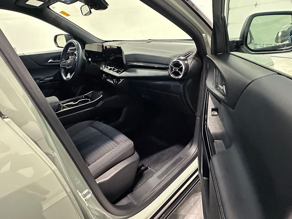Used 2025 Green Chevrolet LT image 24