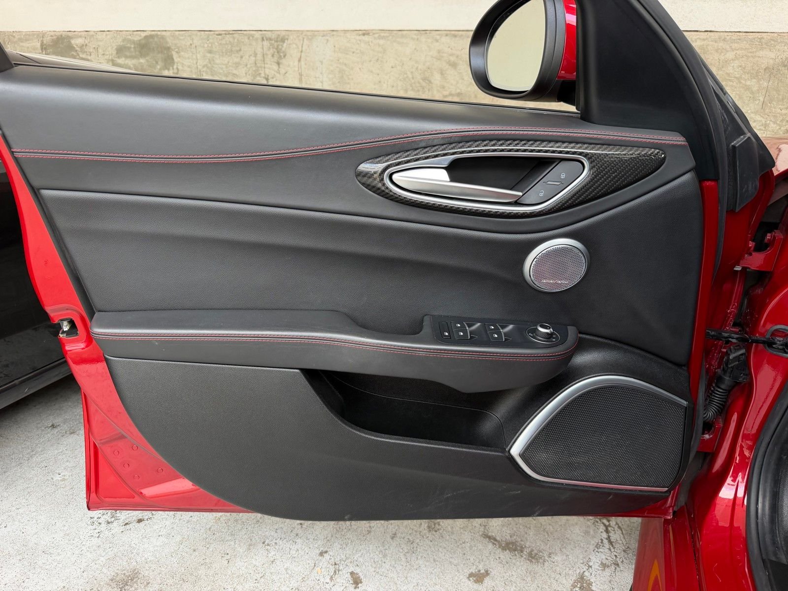 Used 2017  Alfa Romeo Quadrifoglio image 18