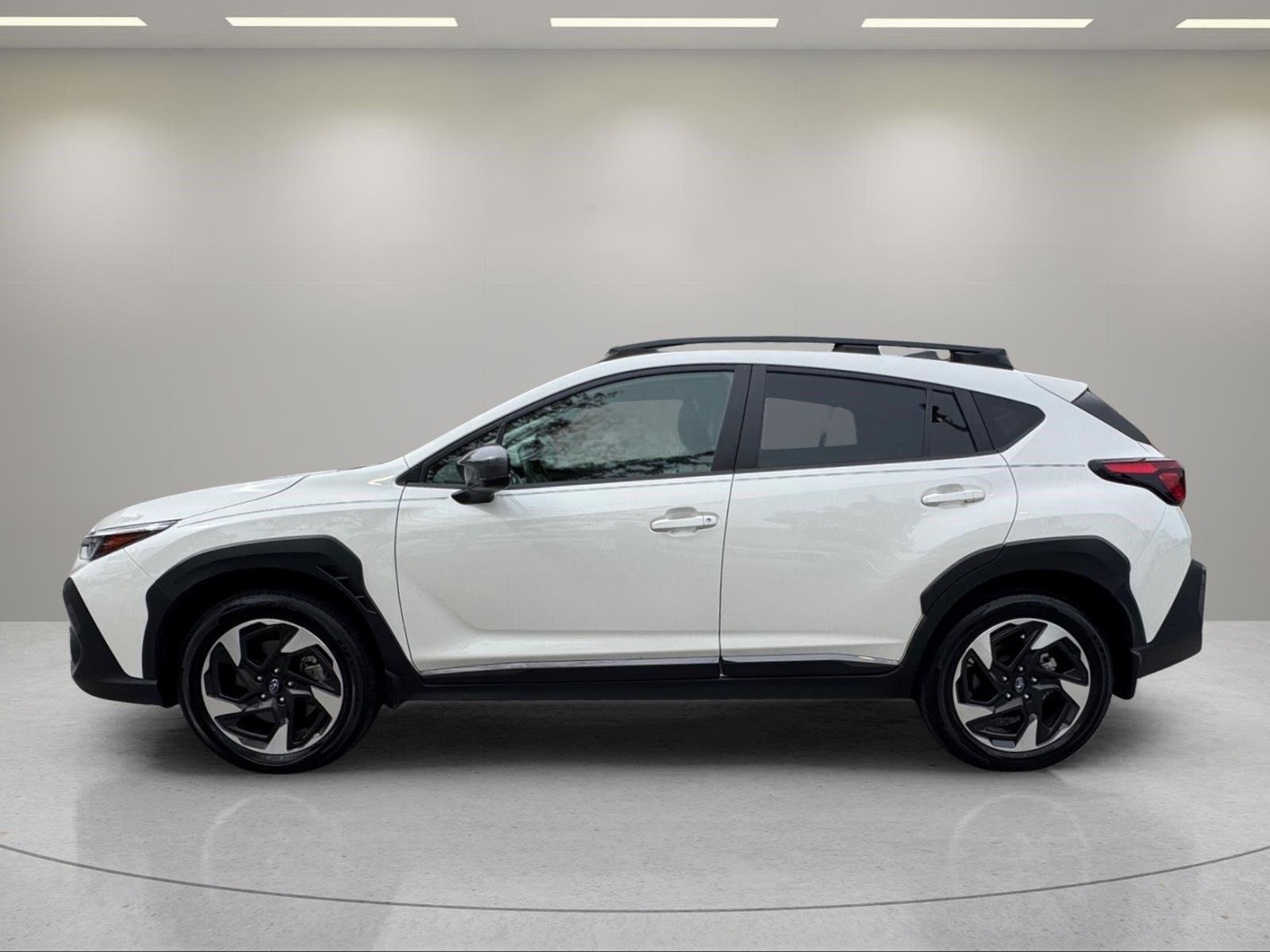Used 2024 Crystal White Pearl Subaru Limited image 2