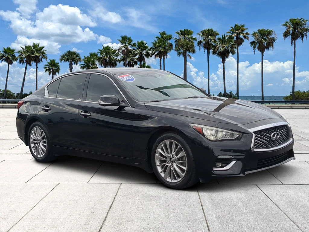 Used 2021 Black INFINITI 3.0t LUXE image 3