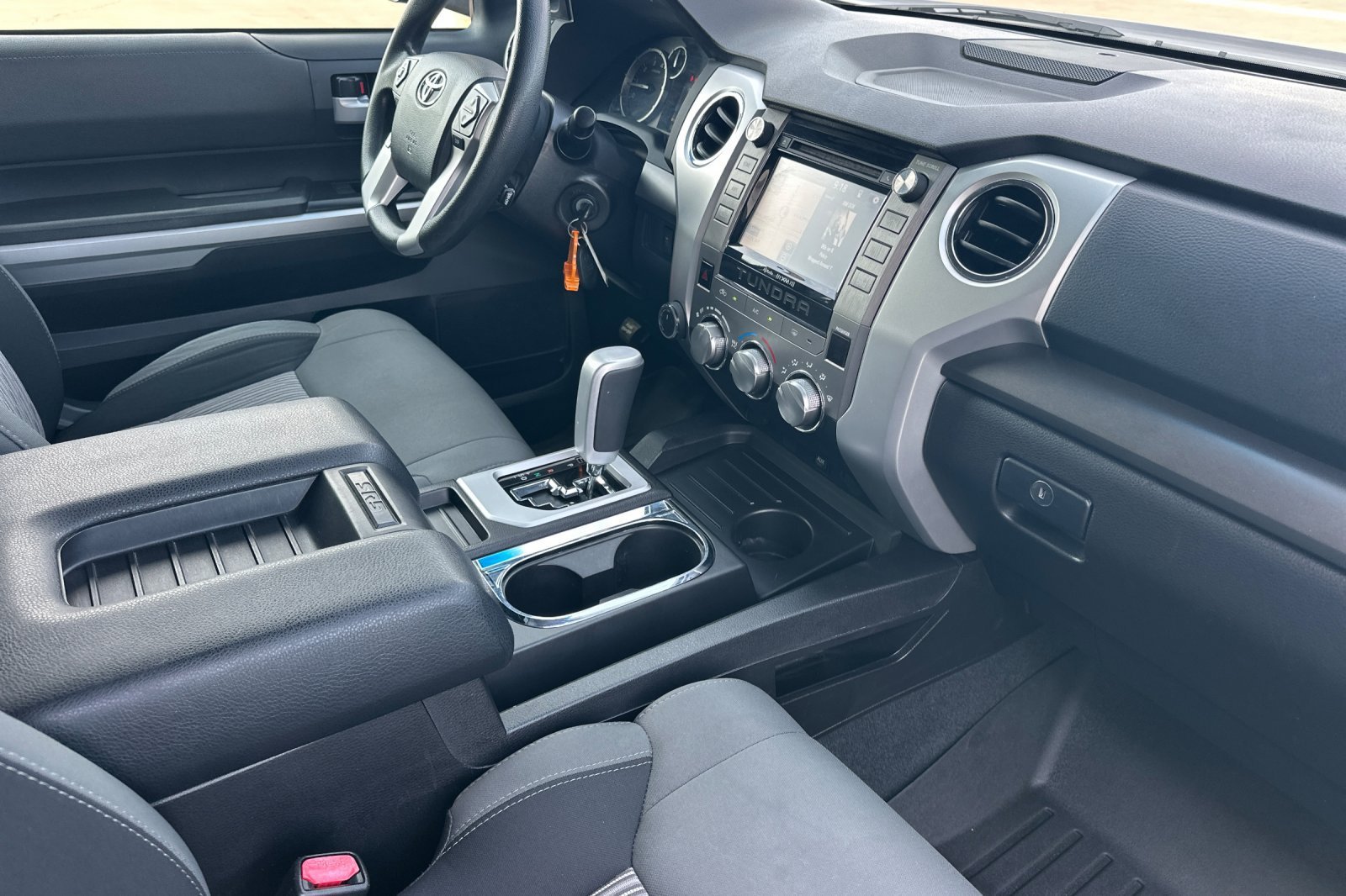 Used 2015 Magnetic Gray Metallic Toyota SR5 image 15