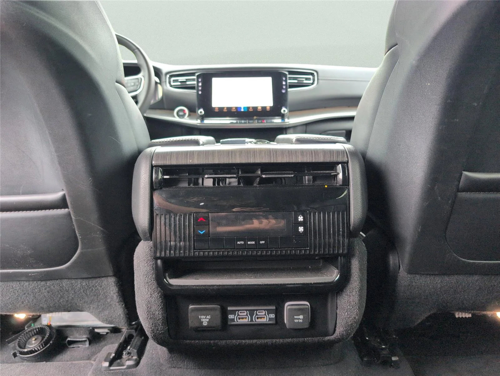 Used 2024 Diamond Black Crystal Pearlcoat Jeep Series II image 29