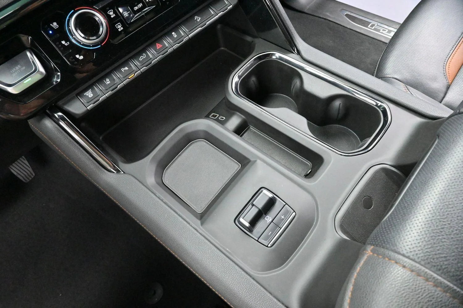 Used 2024 Onyx Black GMC AT4 image 25