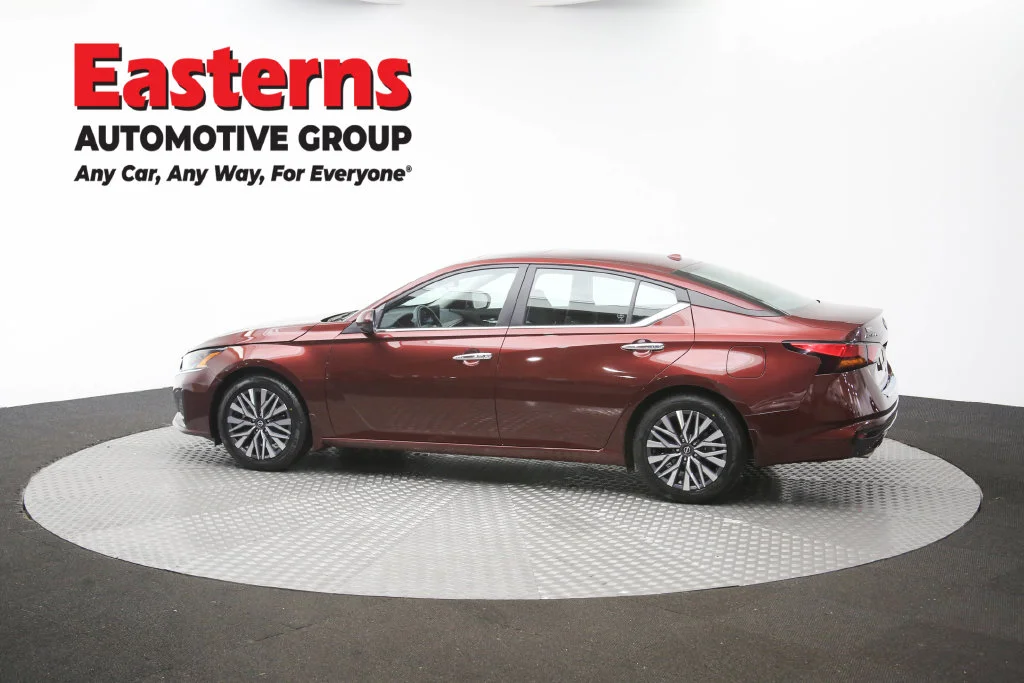 Used 2023 Red Nissan 2.5 SV image 65