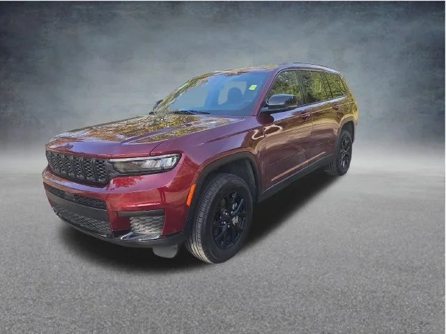 Used 2025 Red Jeep Altitude X image 3