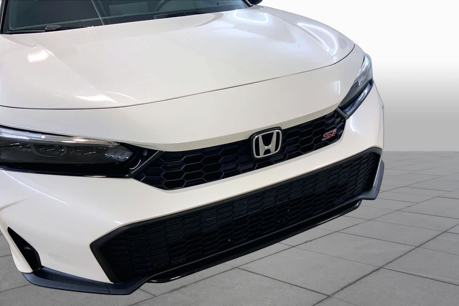 Used 2026 Platinum White Pearl Honda  image 32