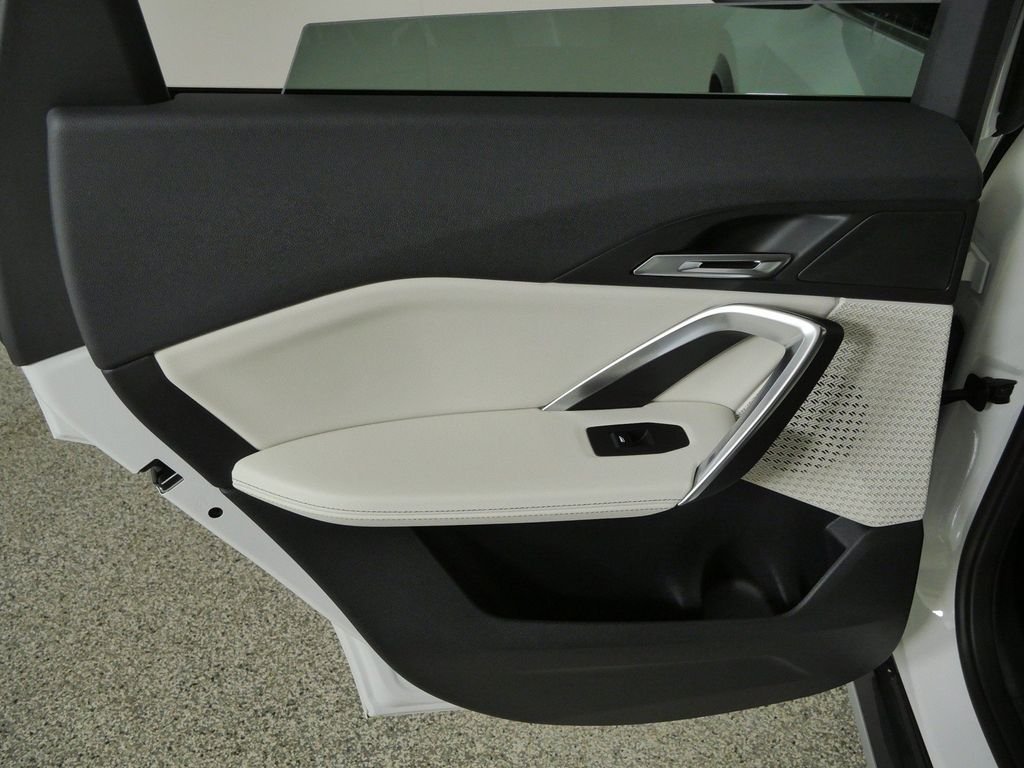 New 2026 Alpine White BMW xDrive28i image 28